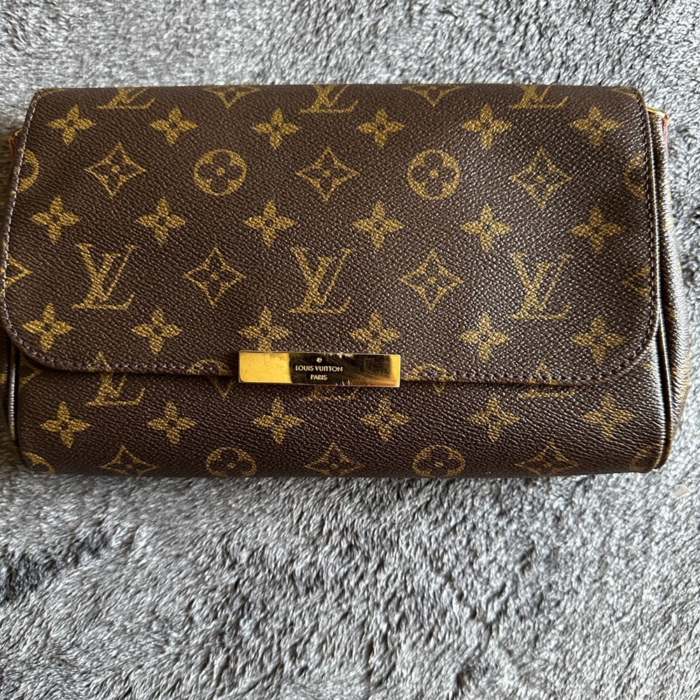 Louis Vuitton Brown Monogram Clutch